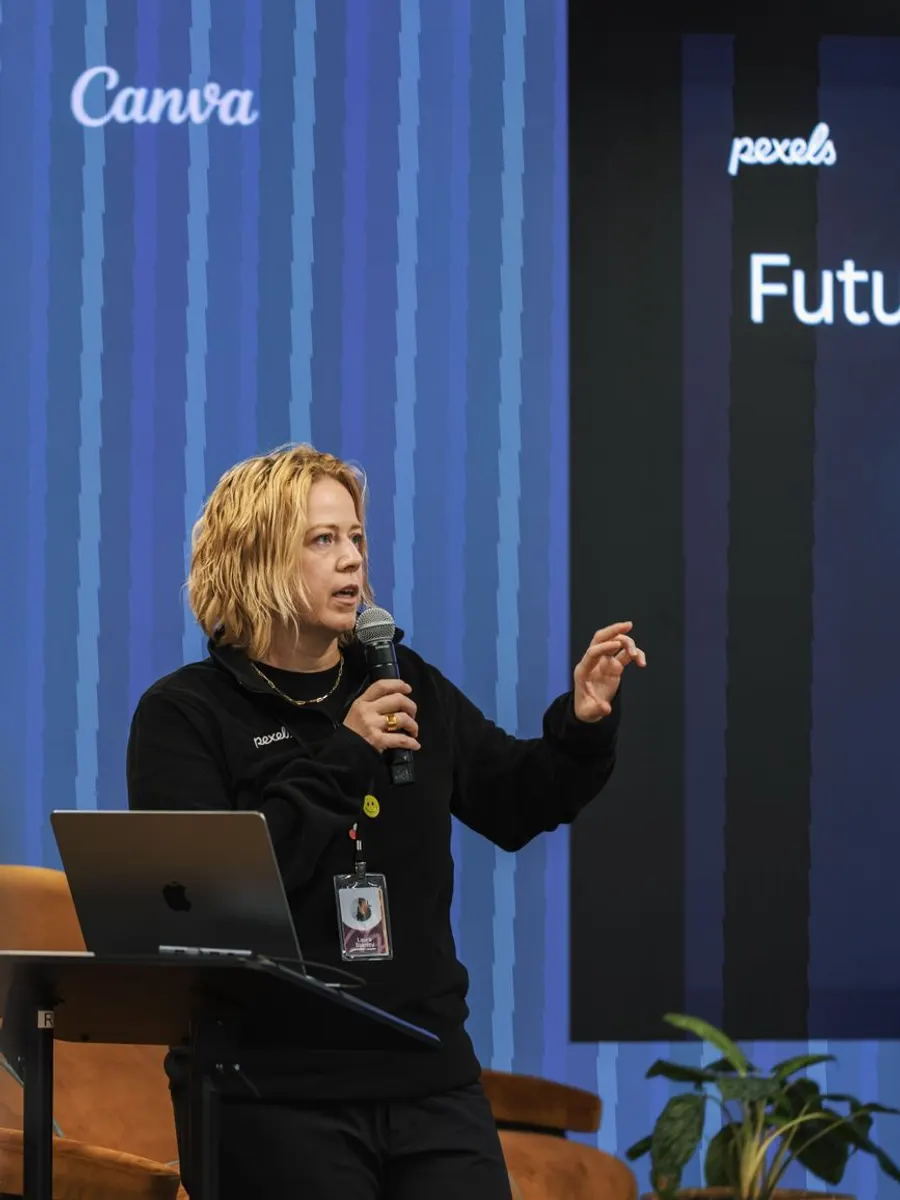 Keynote, wide shot